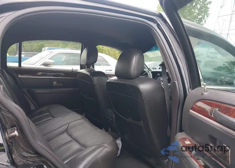 2010 Lincoln Town Car Signature Limited from USA, damaged, VIN 2LNBL8CVXAX619130